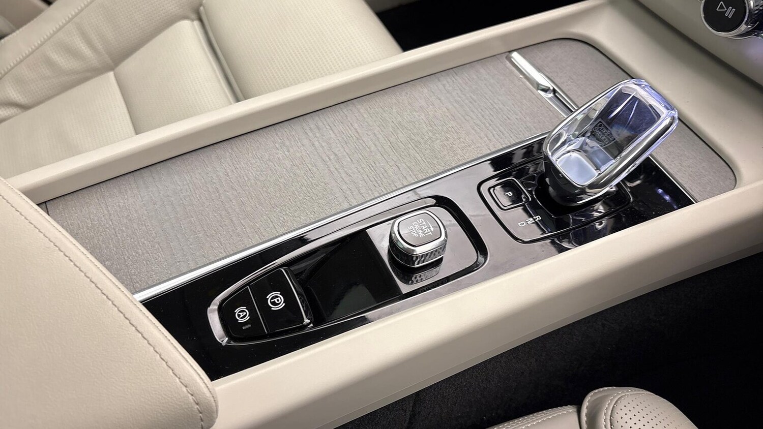 Used Volvo XC60 2025 for sale - 77501748: Photo 30