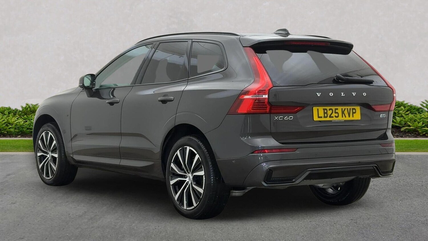 Used Volvo XC60 2025 for sale - 76821705: Photo 3