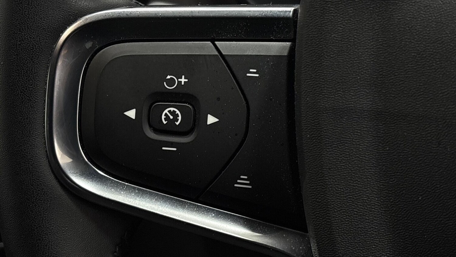 Used Volvo XC40 2022 for sale - 78054423: Photo 30