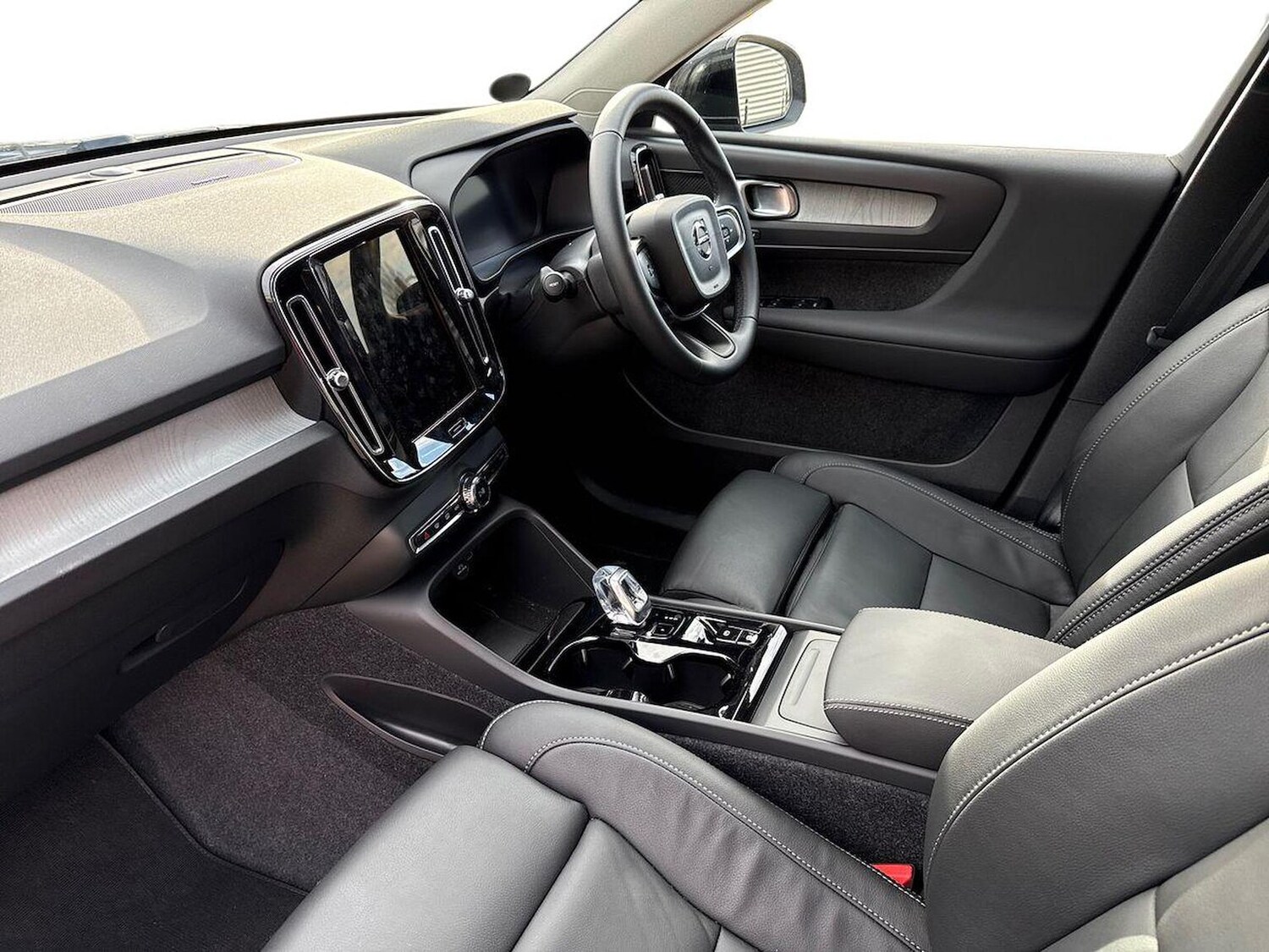 Used Volvo XC40 2025 for sale - 77487386: Photo 7