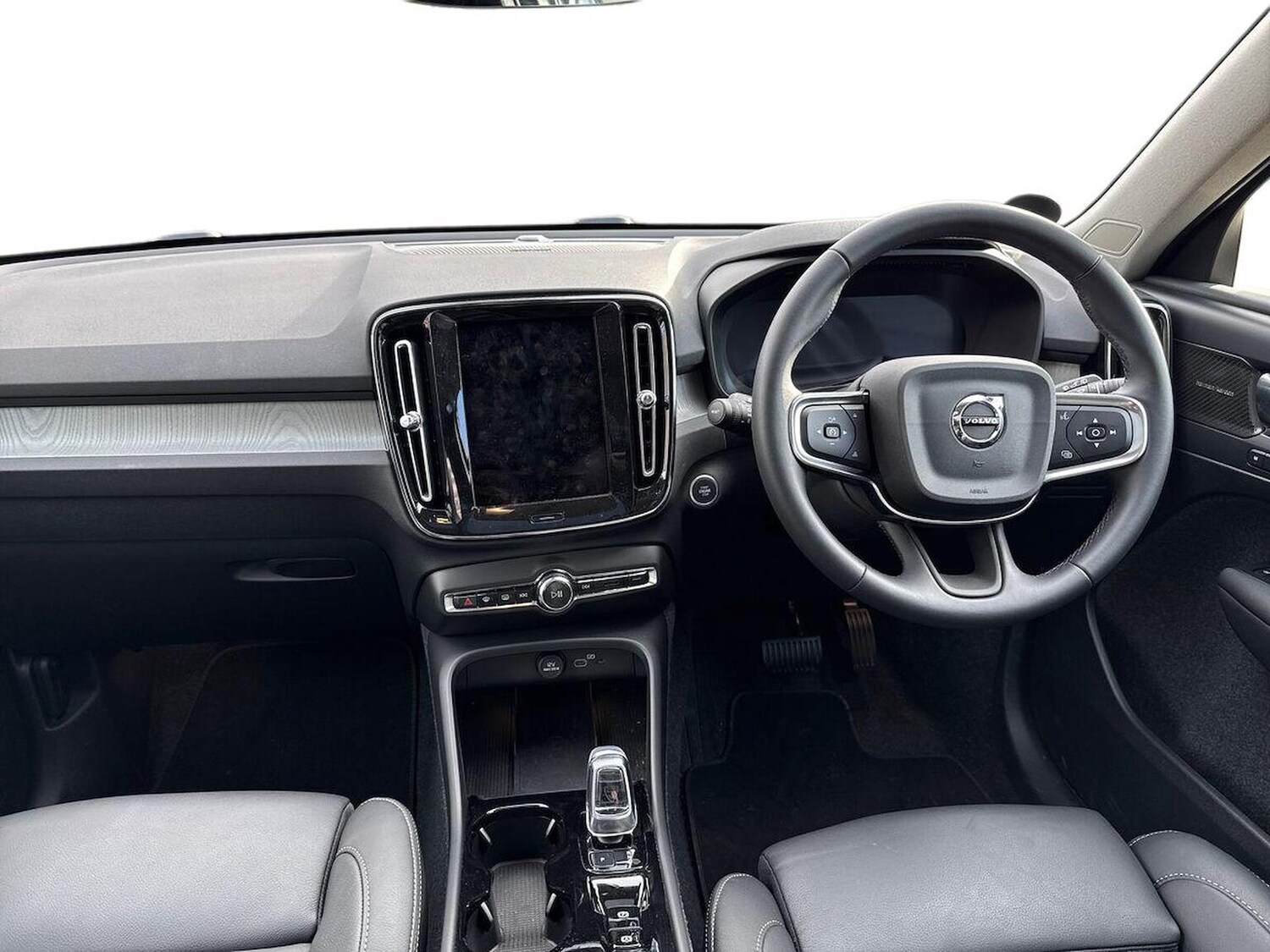 Used Volvo XC40 2025 for sale - 77487386: Photo 8