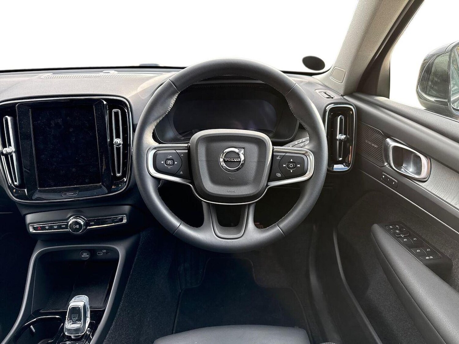 Used Volvo XC40 2025 for sale - 77487386: Photo 9