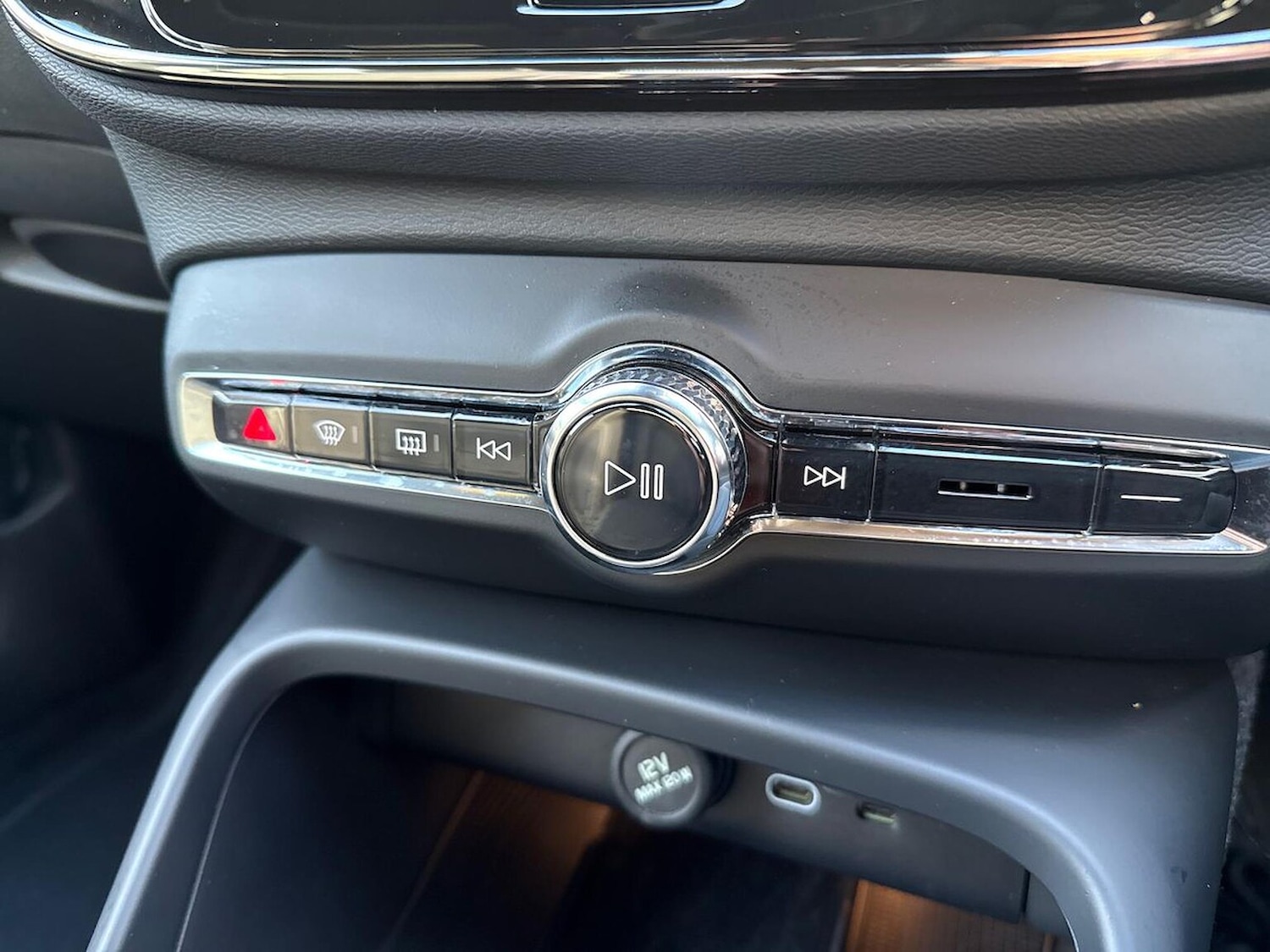 Used Volvo XC40 2025 for sale - 76570965: Photo 12