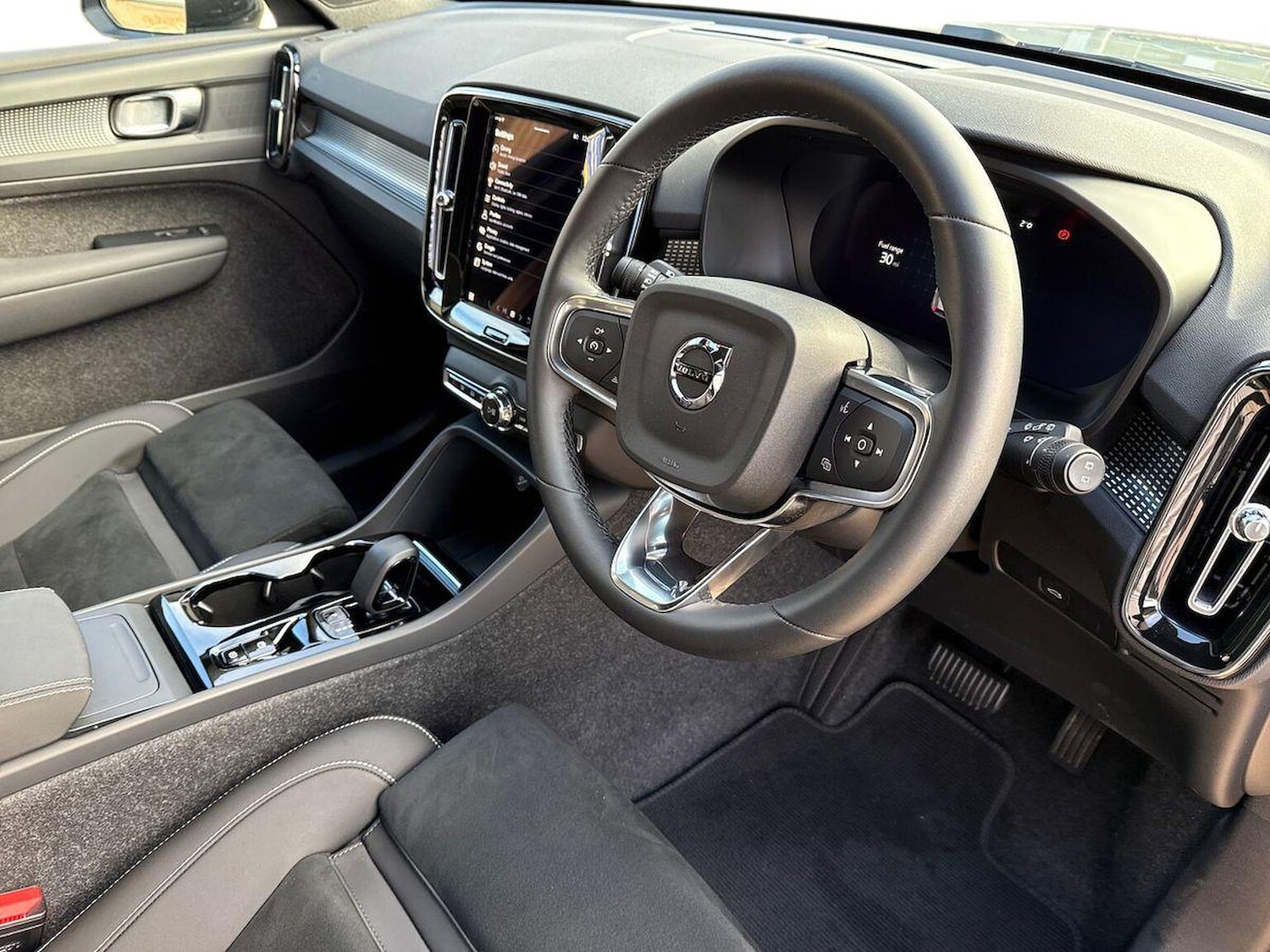 Used Volvo XC40 2025 for sale - 76570965: Photo 15