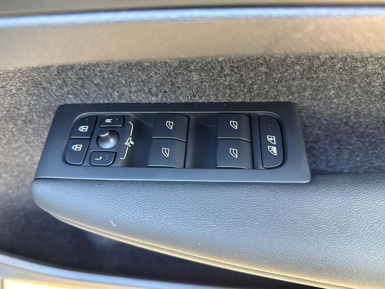 Used Volvo XC40 2025 for sale - 76570965: Photo 21