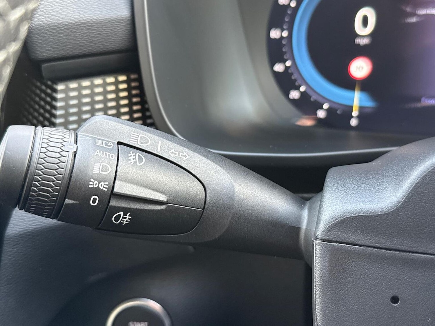 Used Volvo XC40 2025 for sale - 76570965: Photo 29