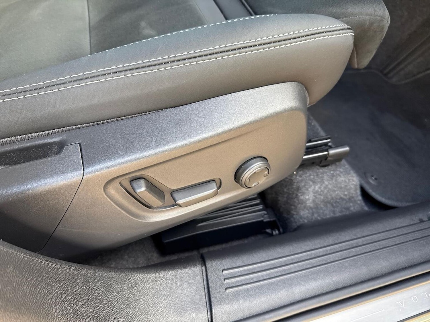 Used Volvo XC40 2025 for sale - 76570965: Photo 30