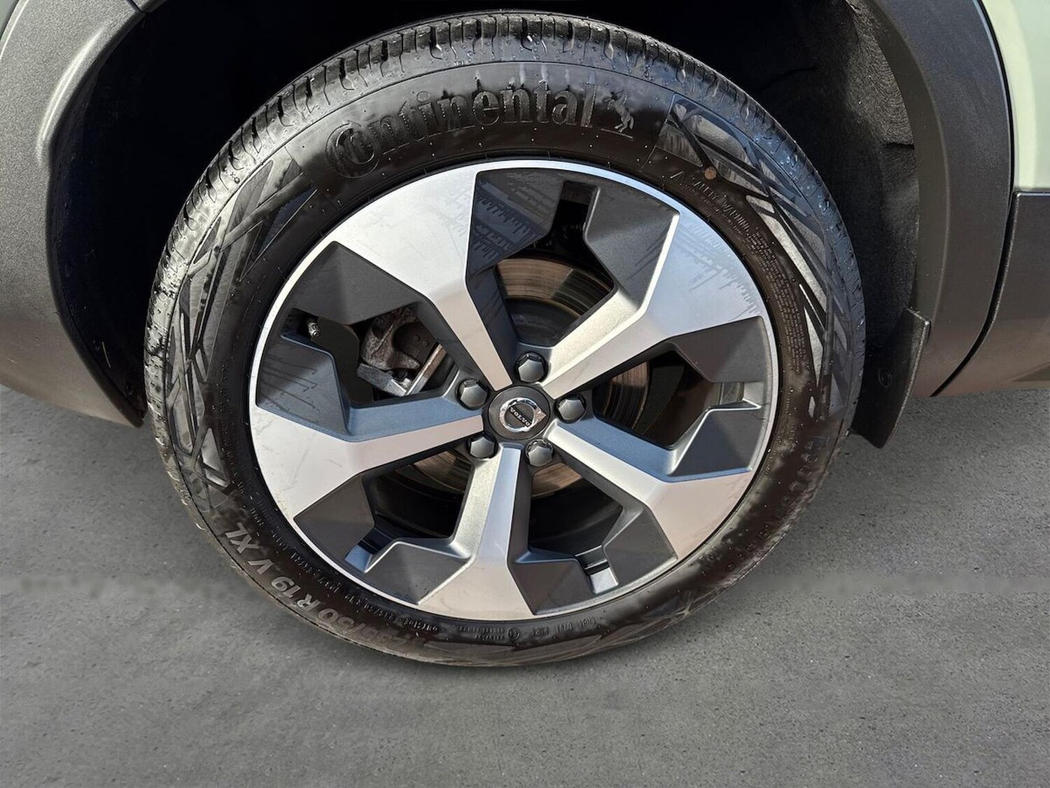 Used Volvo XC40 2025 for sale - 76570965: Photo 6