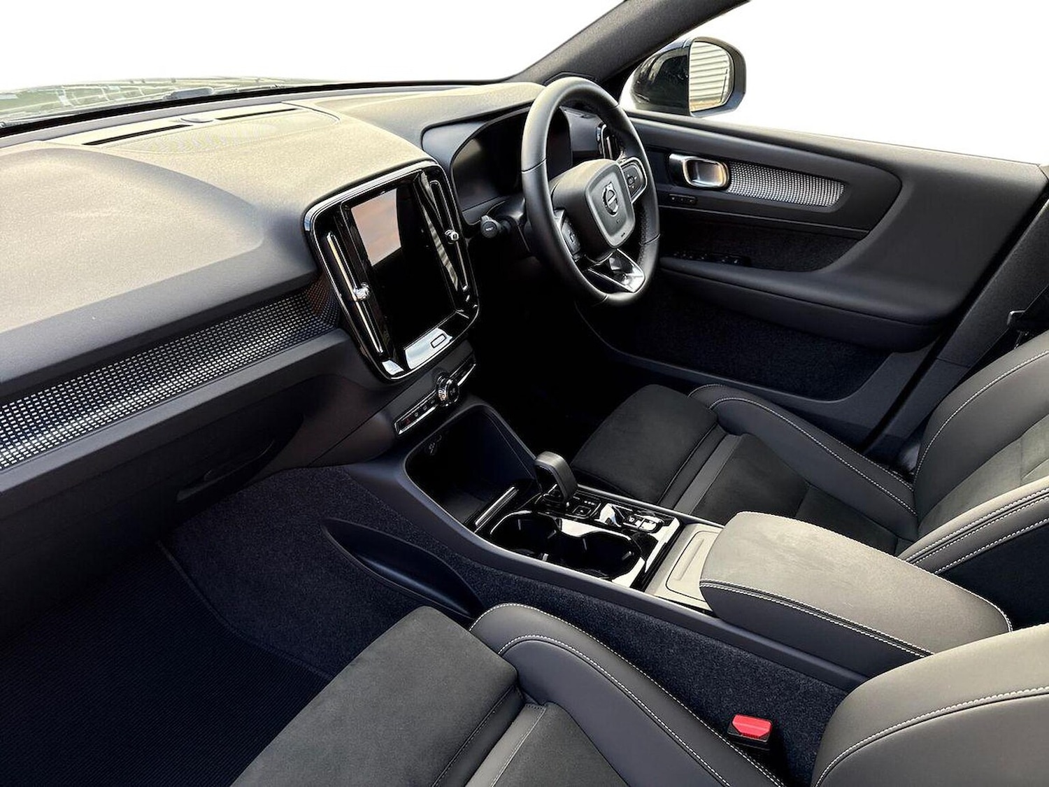 Used Volvo XC40 2025 for sale - 76570965: Photo 7