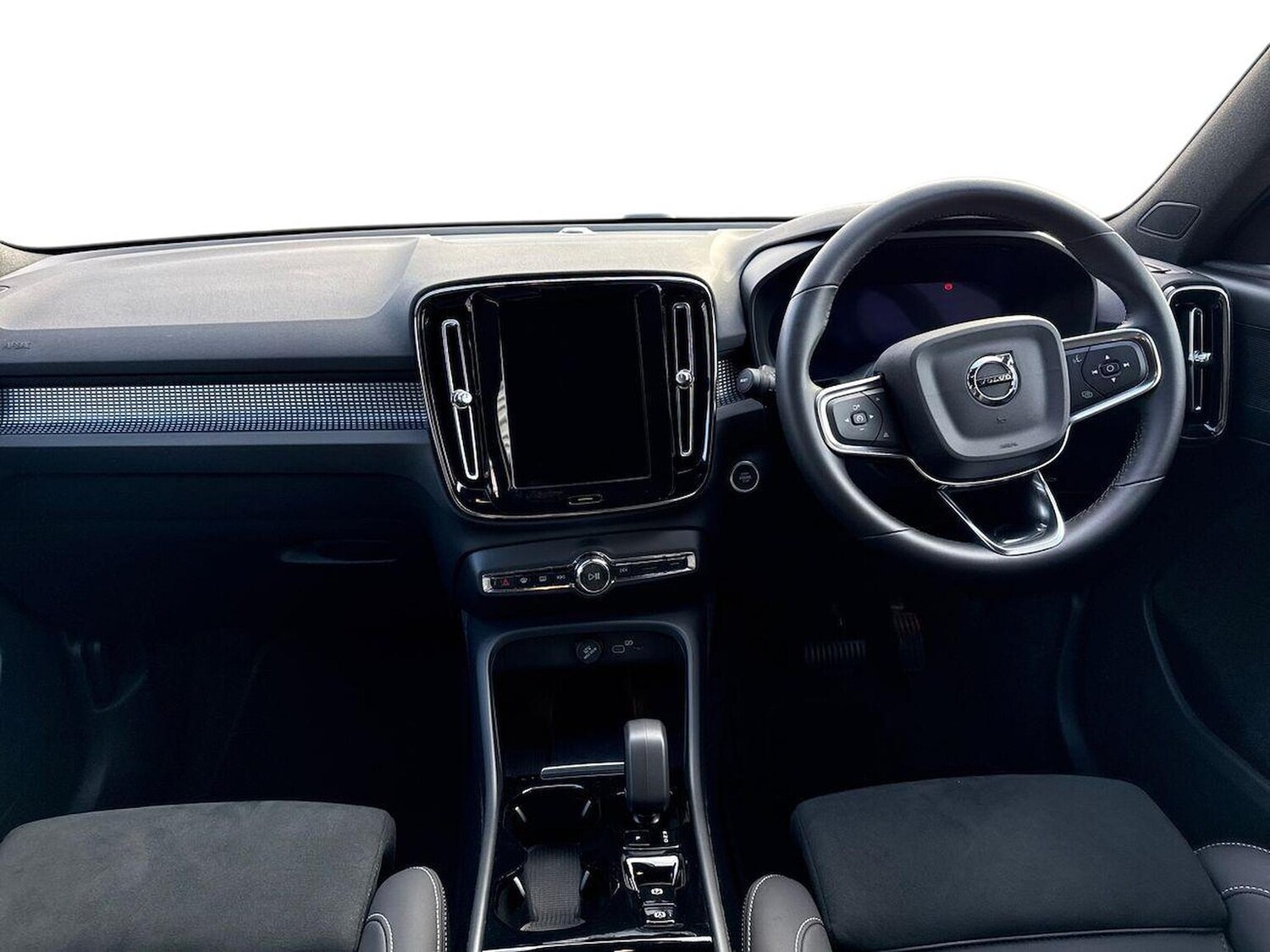 Used Volvo XC40 2025 for sale - 76570965: Photo 8