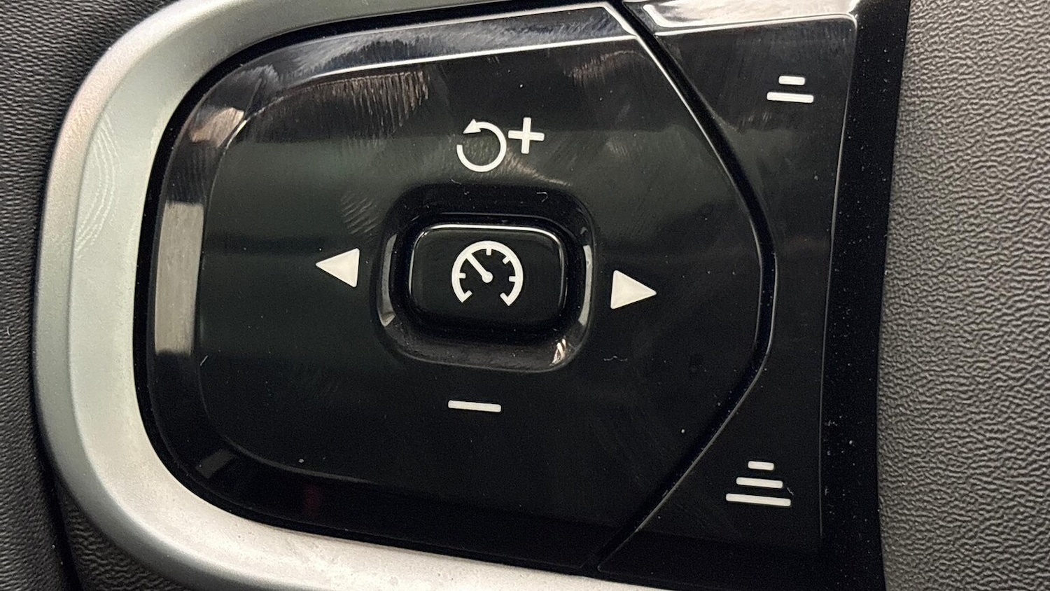 Used Volvo XC60 2025 for sale - 77888668: Photo 31