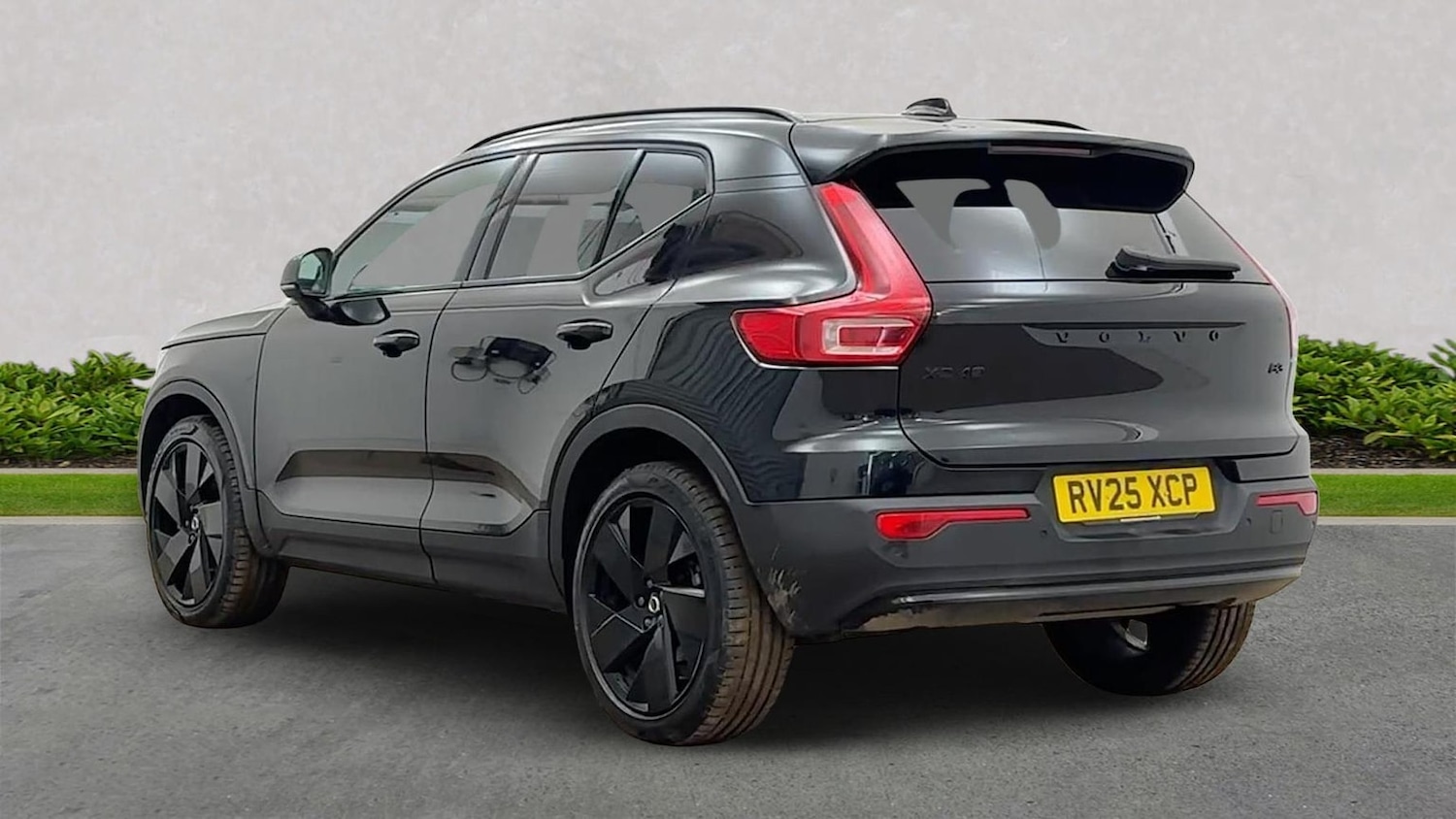 Used Volvo XC40 2025 for sale - 78192621: Photo 2