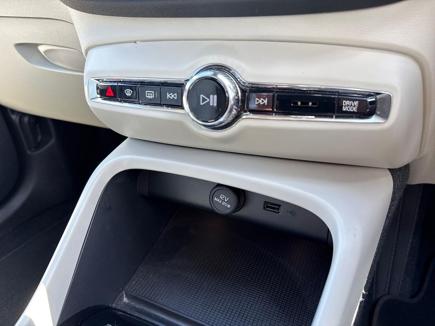 Used Volvo XC40 2021 for sale - 78192647: Photo 12