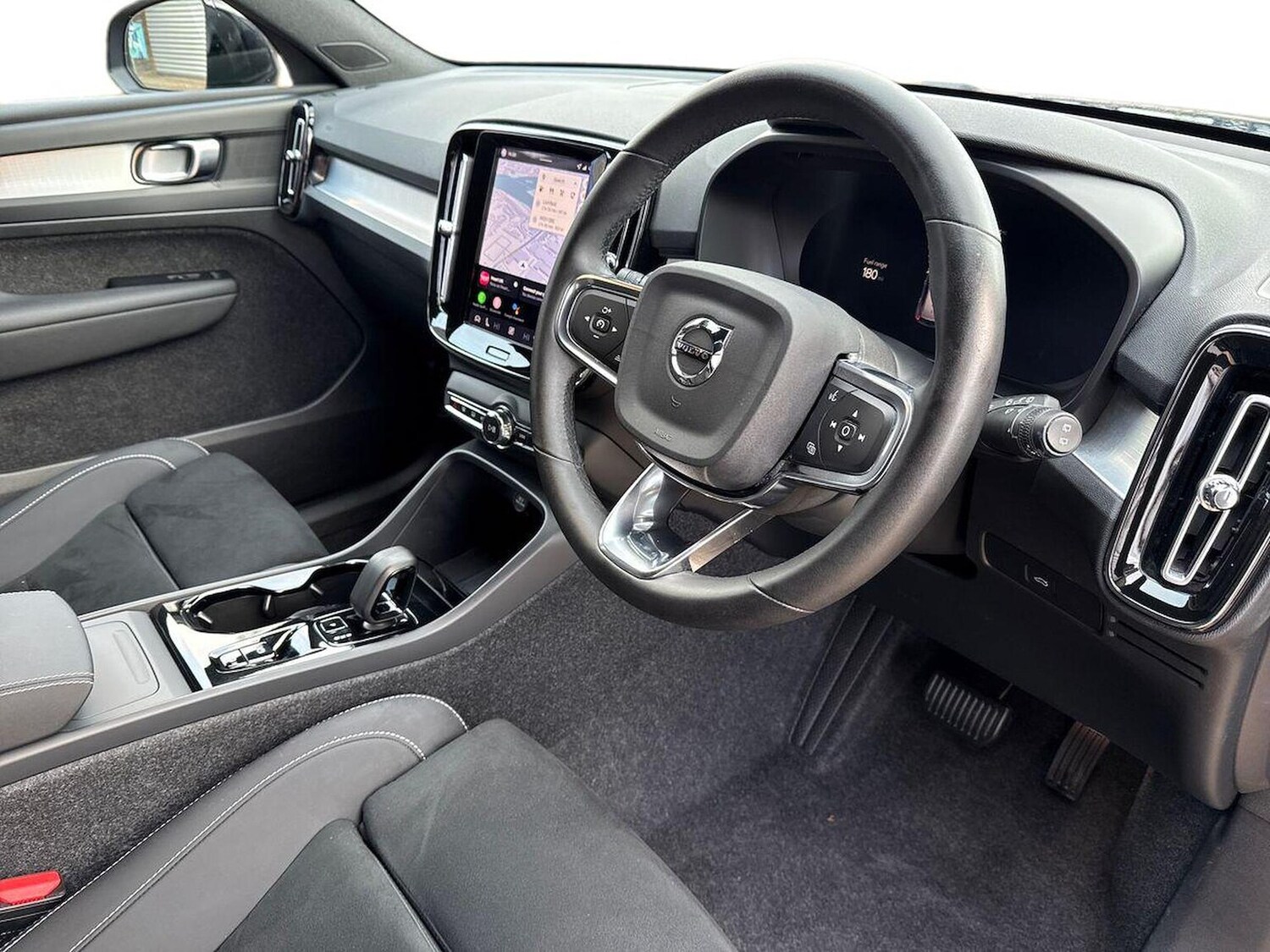 Used Volvo XC40 2025 for sale - 76570968: Photo 15