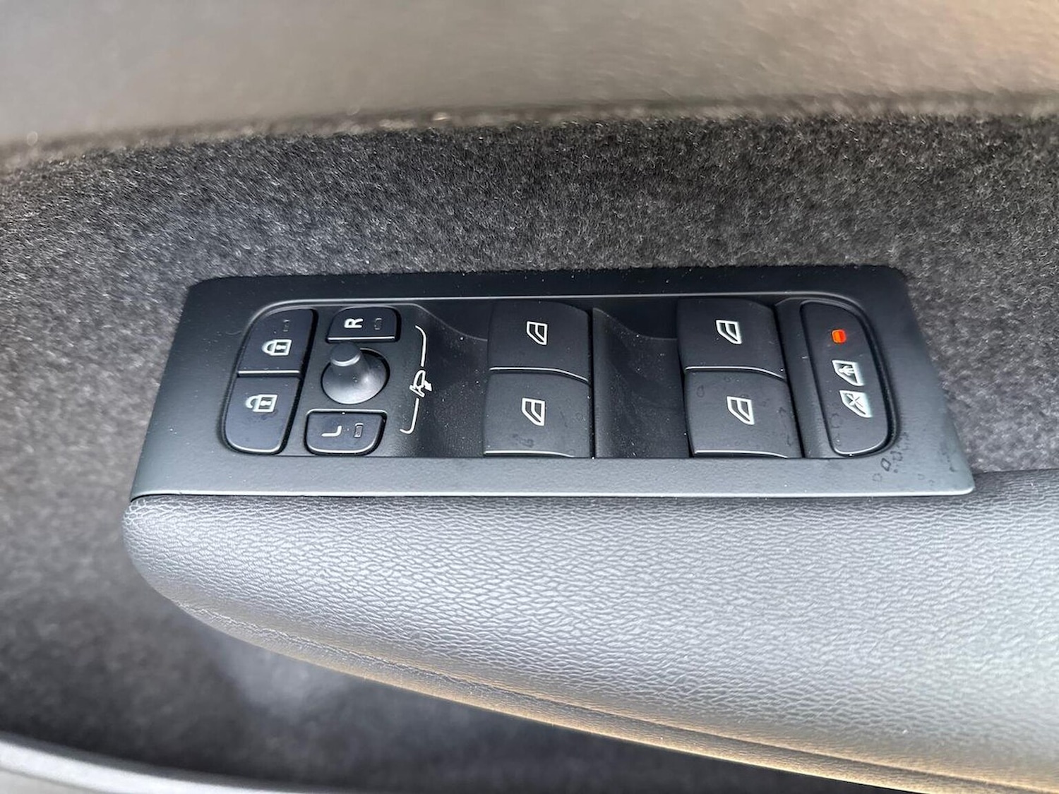 Used Volvo XC40 2025 for sale - 76570968: Photo 21