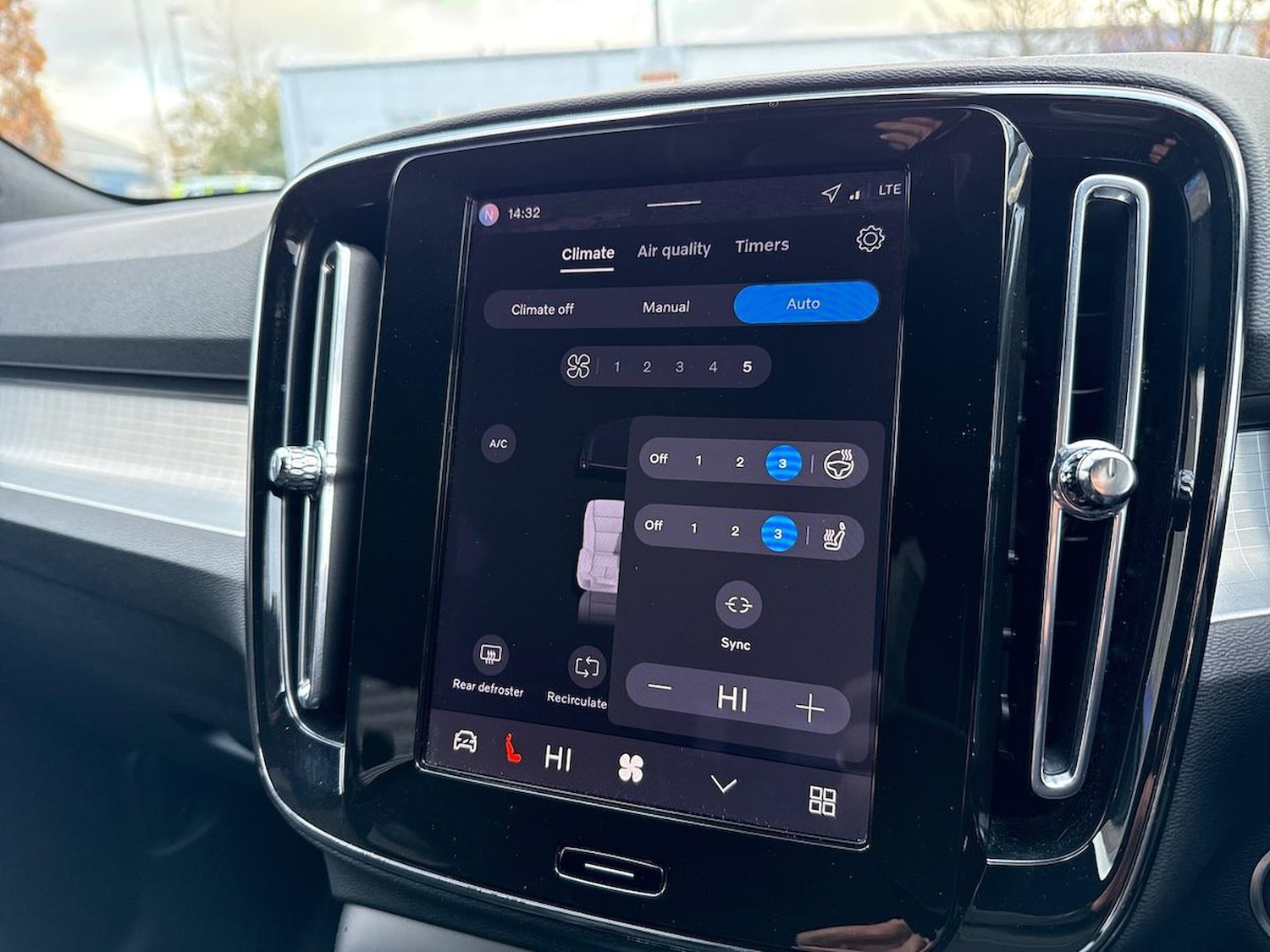 Used Volvo XC40 2025 for sale - 76570968: Photo 25