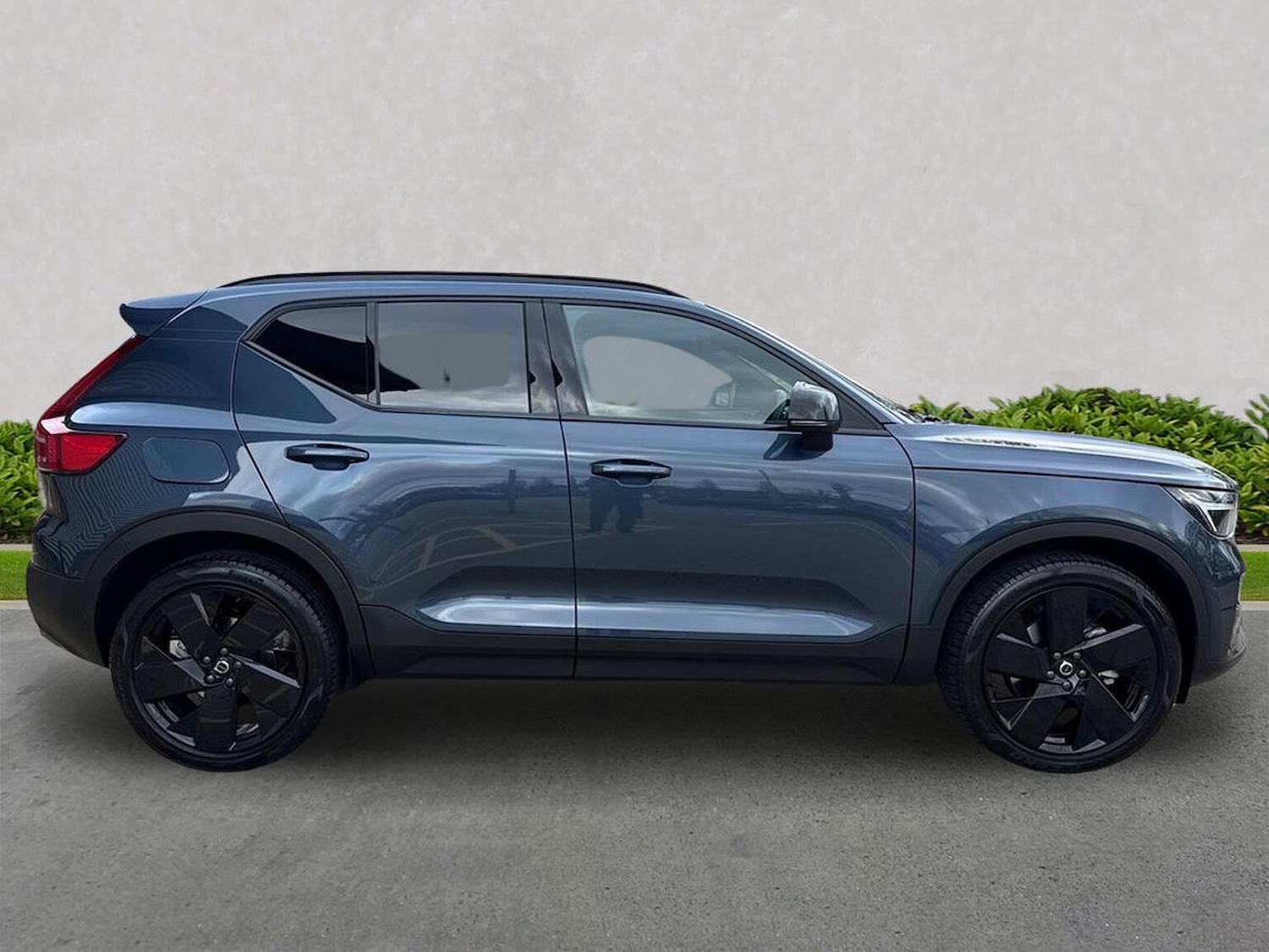 Used Volvo XC40 2025 for sale - 76570968: Photo 3