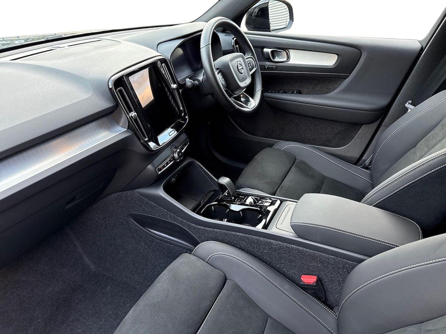 Used Volvo XC40 2025 for sale - 76570968: Photo 7