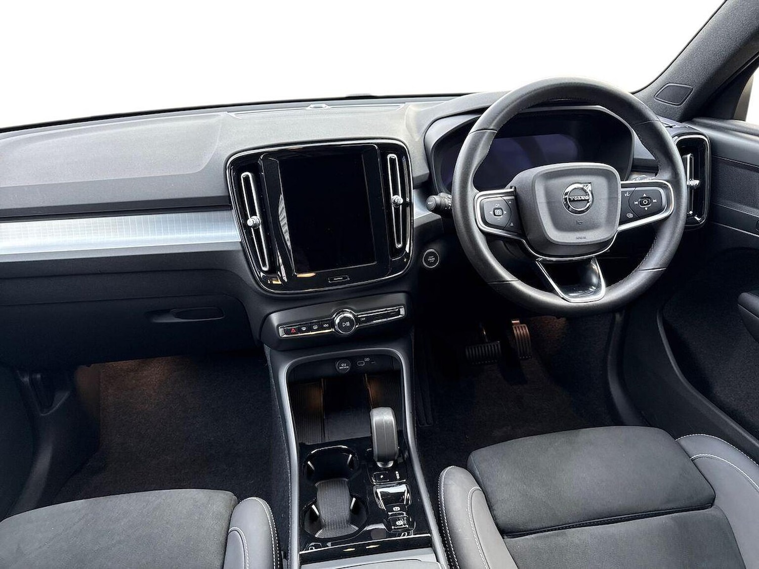Used Volvo XC40 2025 for sale - 76570968: Photo 8