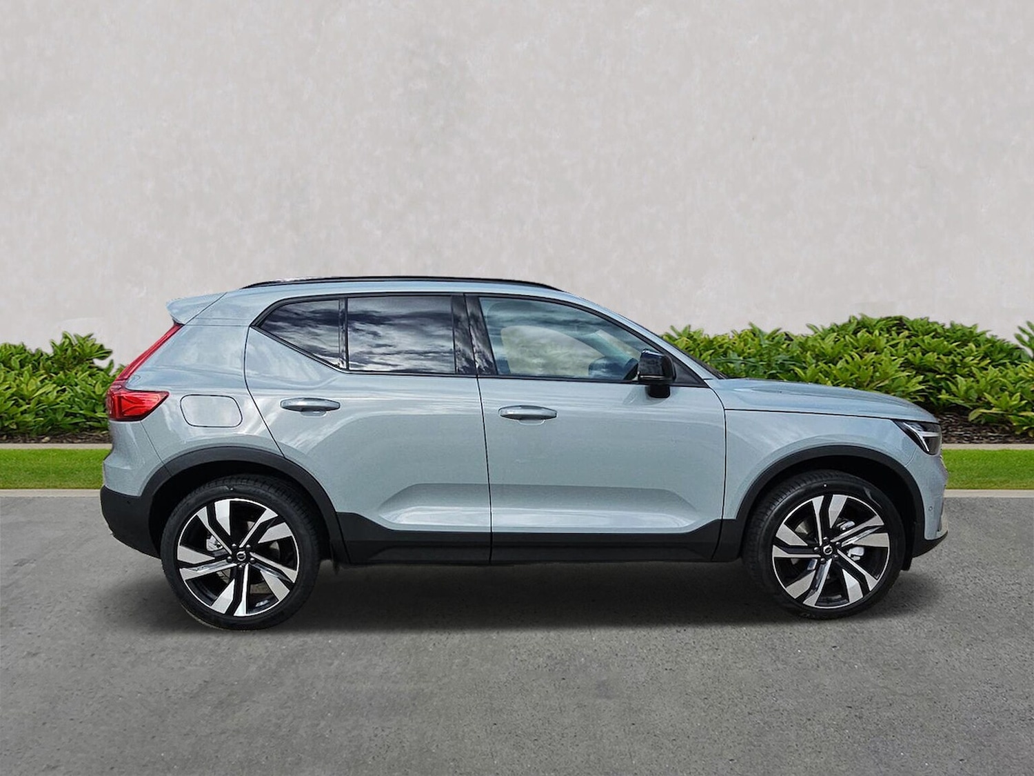 Used Volvo XC40 2025 for sale - 77595499: Photo 3