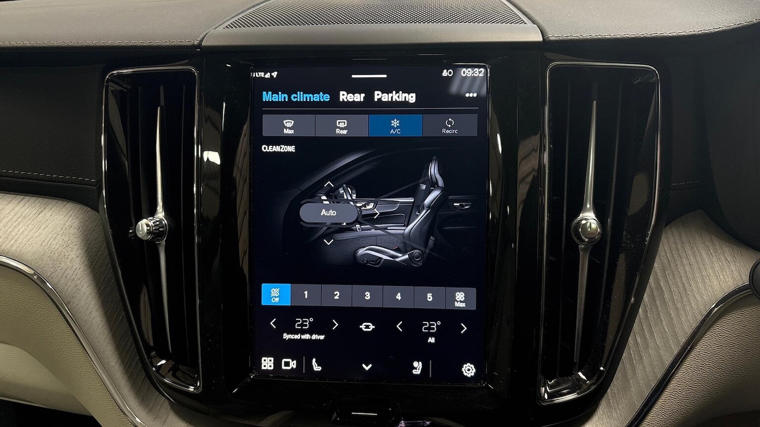 Used Volvo XC60 2025 for sale - 76757066: Photo 36