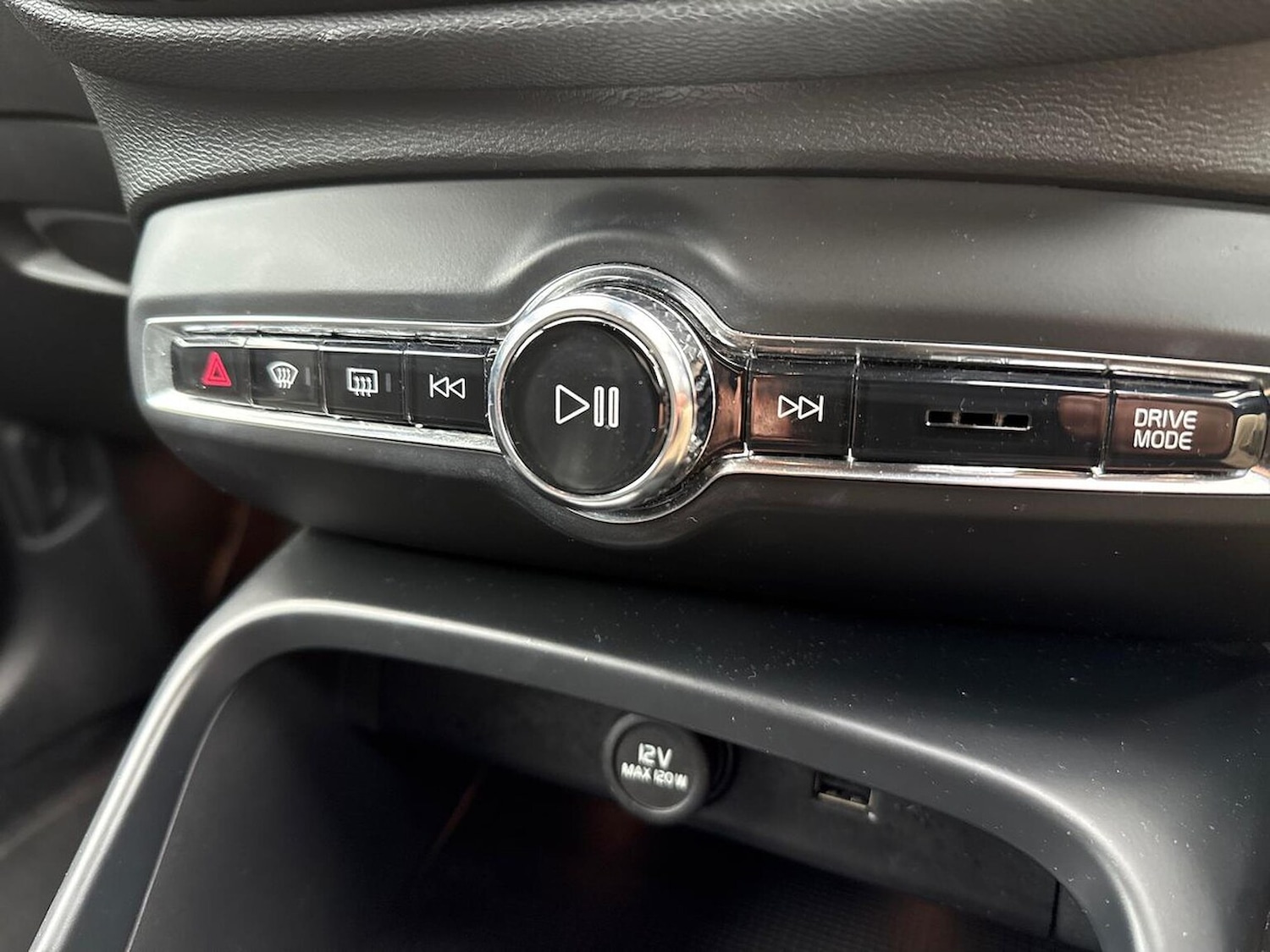 Used Volvo XC40 2021 for sale - 77775196: Photo 12