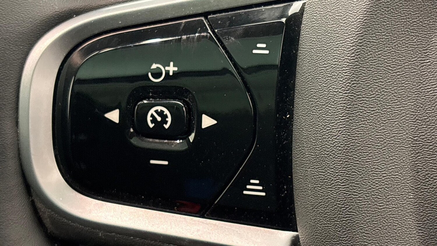 Used Volvo XC90 2025 for sale - 78139555: Photo 32