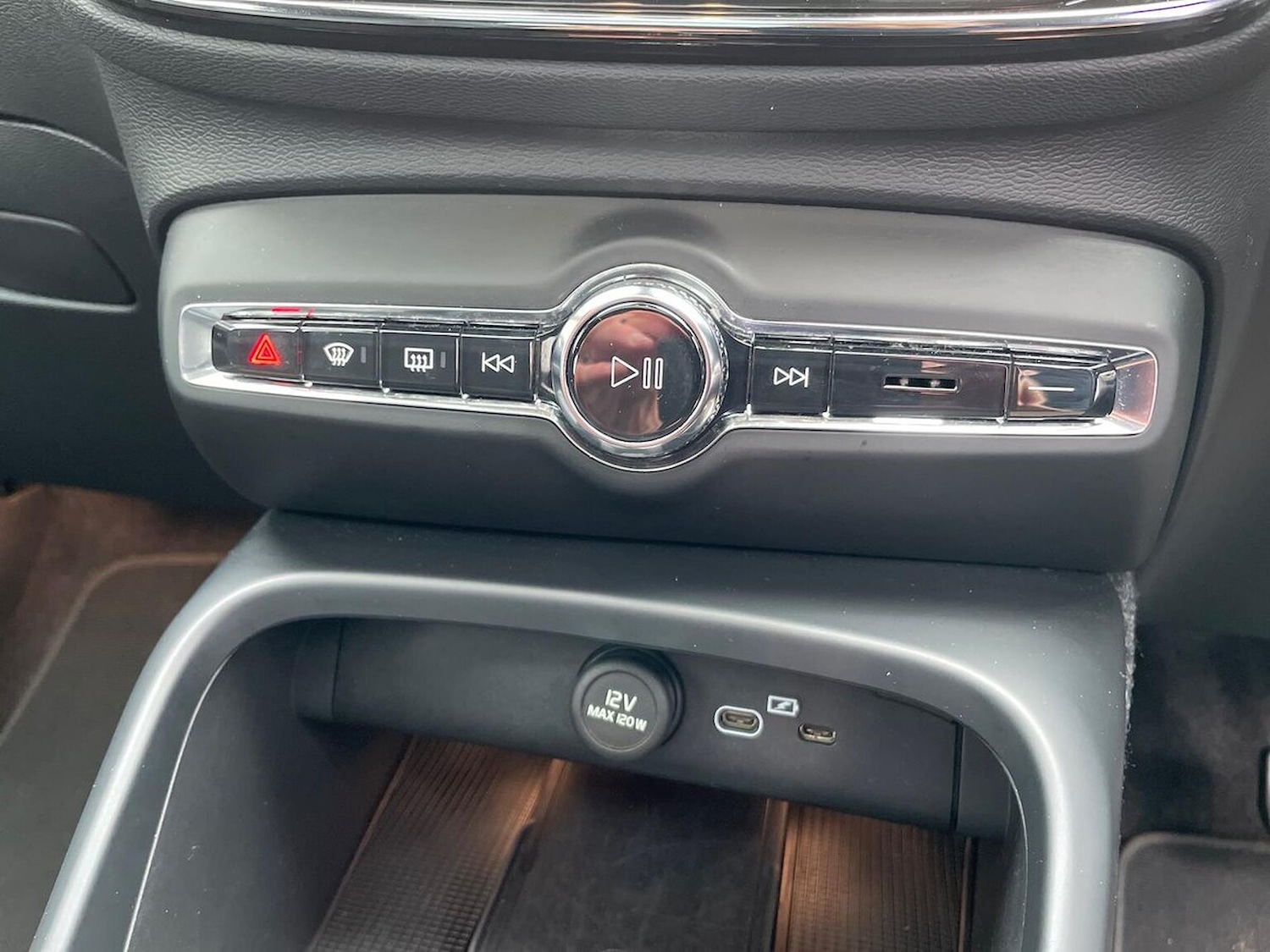 Used Volvo XC40 2025 for sale - 77629397: Photo 22