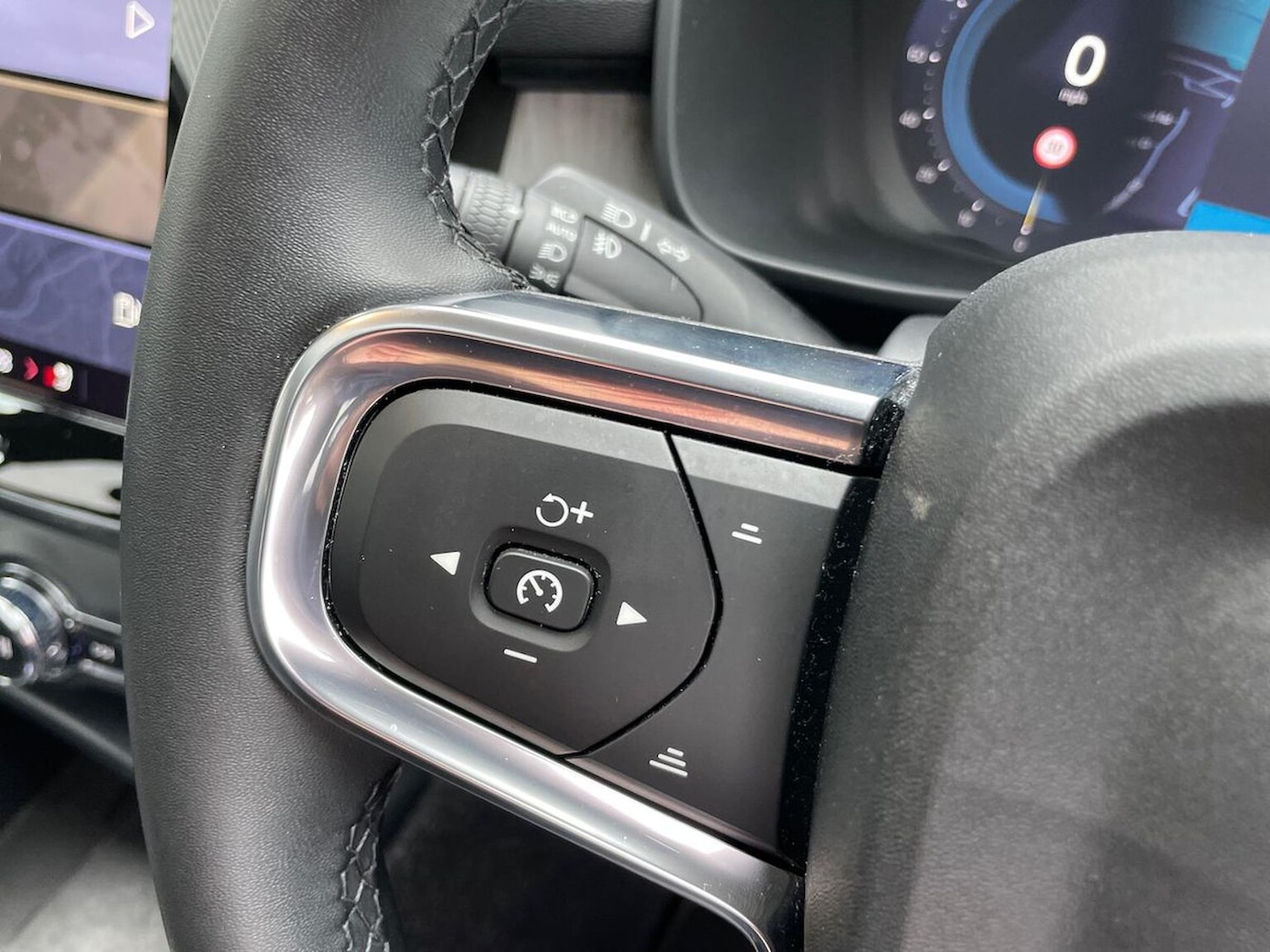 Used Volvo XC40 2025 for sale - 77629397: Photo 25