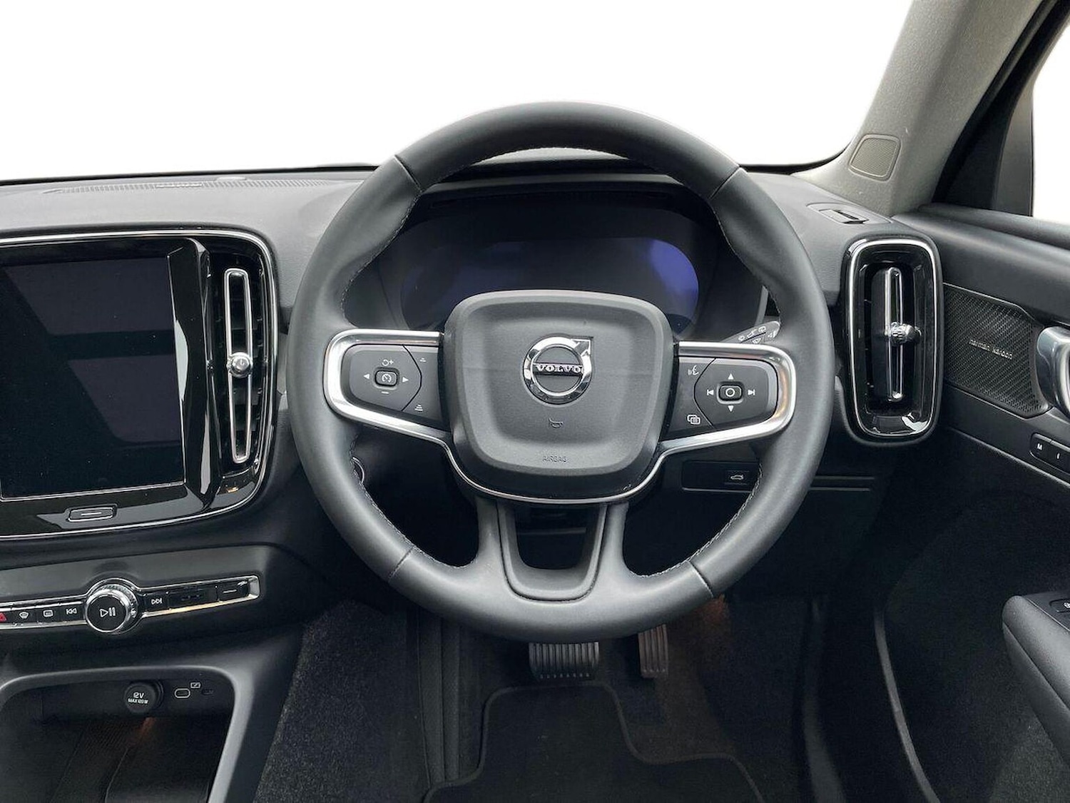 Used Volvo XC40 2025 for sale - 77629397: Photo 9