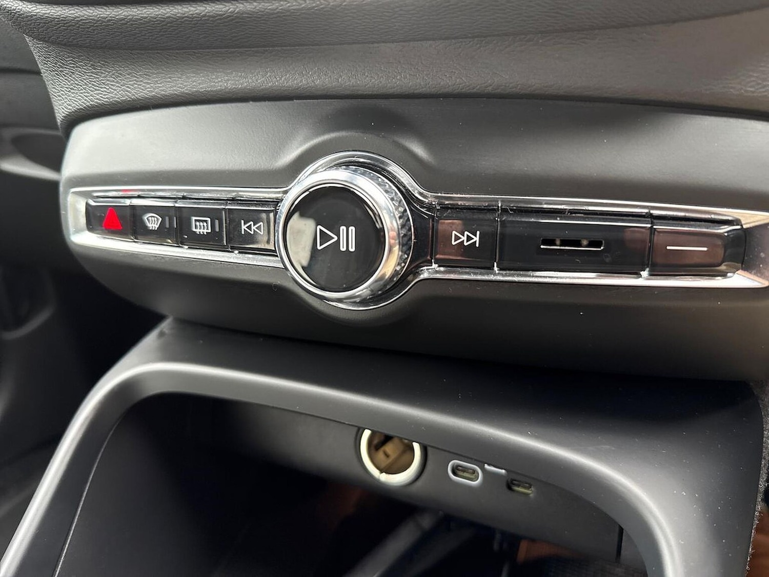 Used Volvo XC40 2025 for sale - 76142929: Photo 12