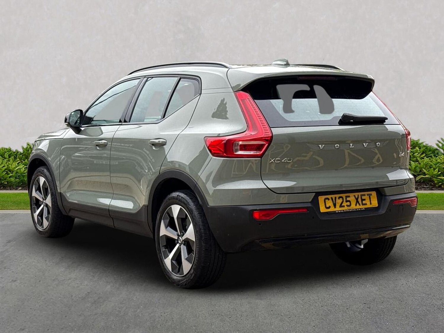Used Volvo XC40 2025 for sale - 76142929: Photo 2