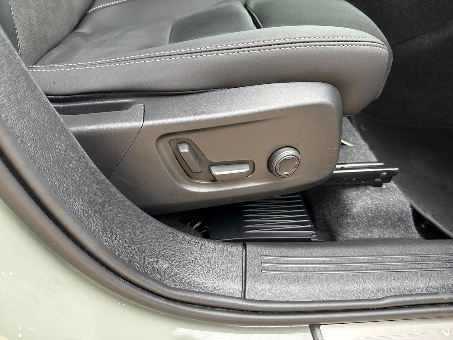 Used Volvo XC40 2025 for sale - 76142929: Photo 30