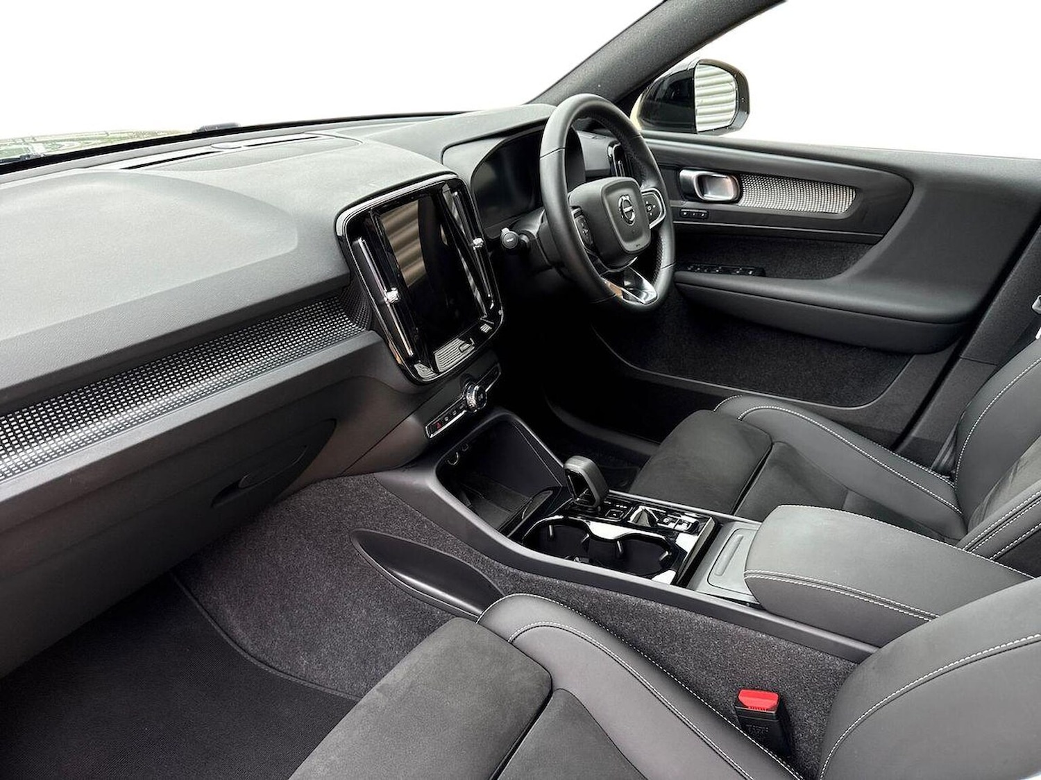 Used Volvo XC40 2025 for sale - 76142929: Photo 7