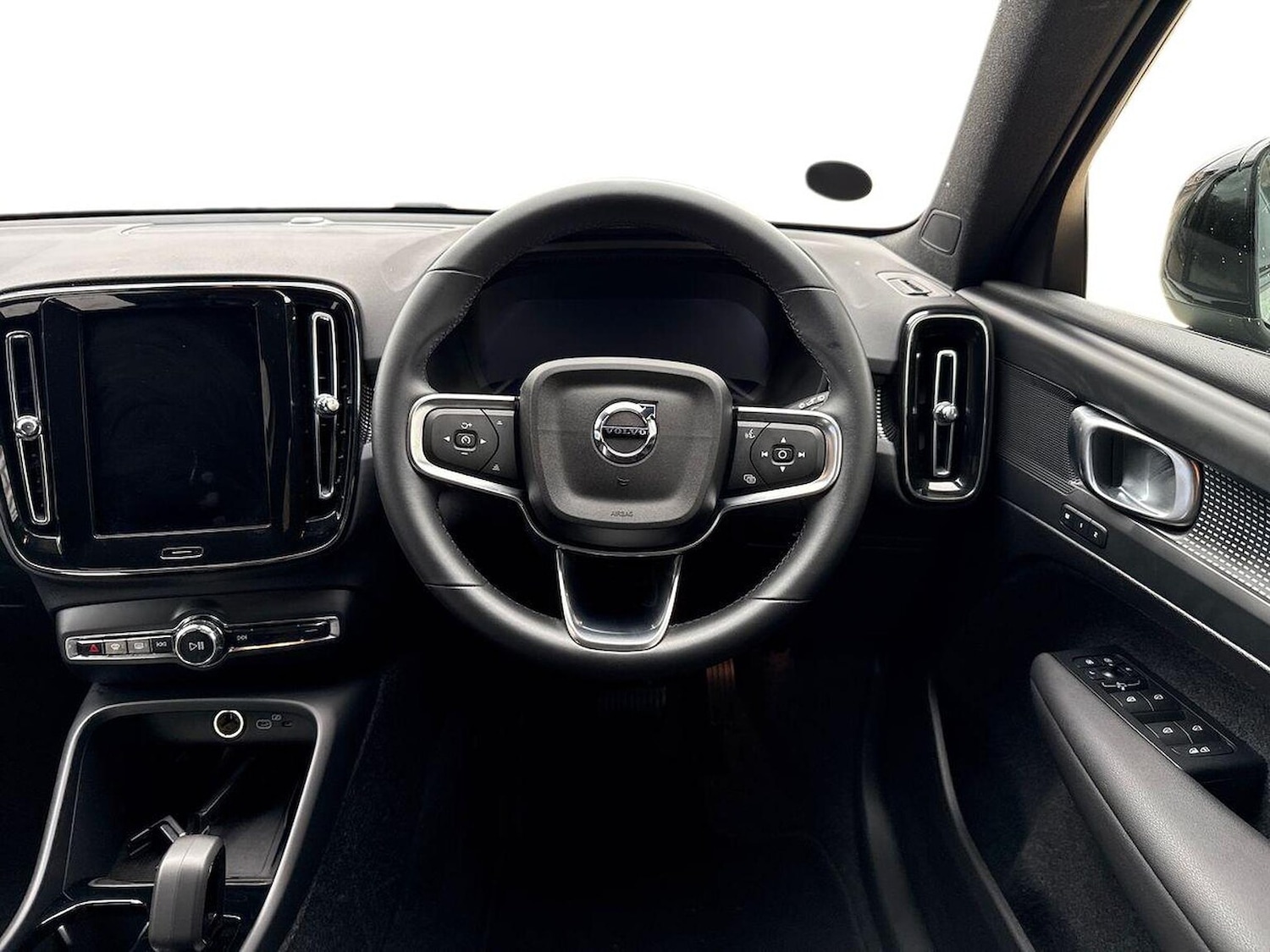 Used Volvo XC40 2025 for sale - 76142929: Photo 9