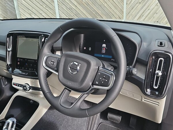 Used Volvo XC40 2025 for sale - 76220411: Photo 15