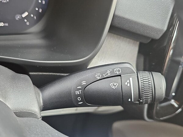 Used Volvo XC40 2025 for sale - 76220411: Photo 28