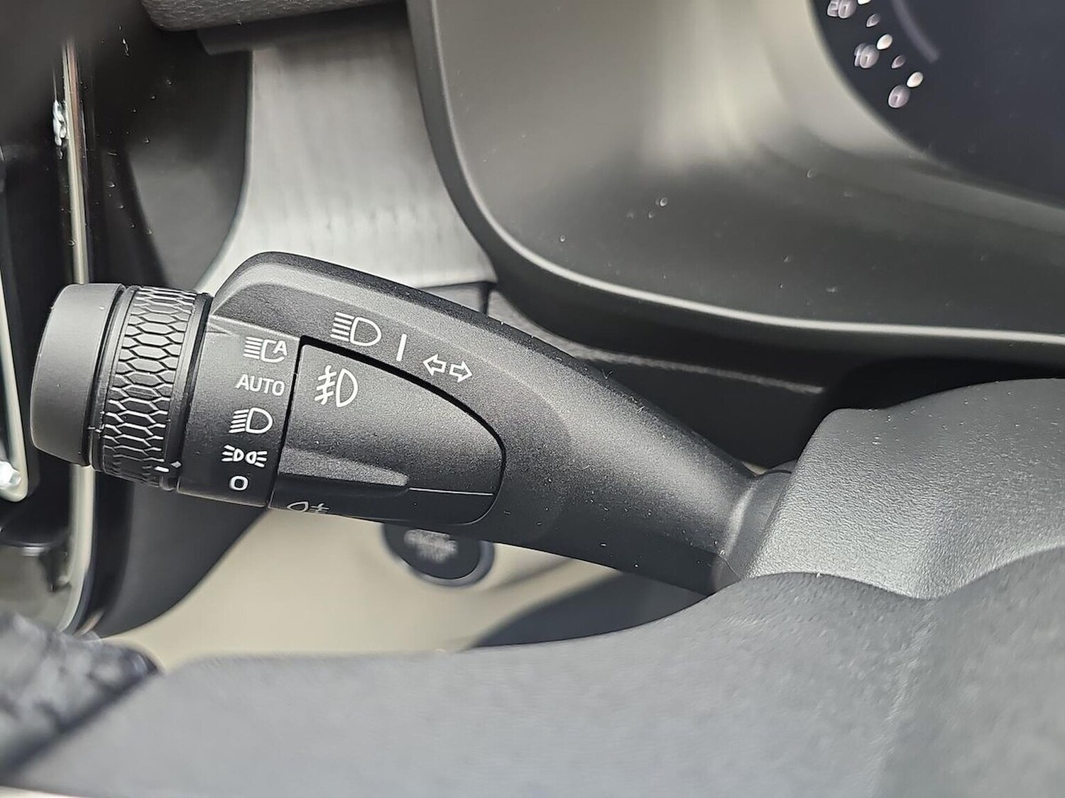 Used Volvo XC40 2025 for sale - 76220411: Photo 29