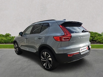 Used Volvo XC40 2025 for sale - 76220411: Photo 2