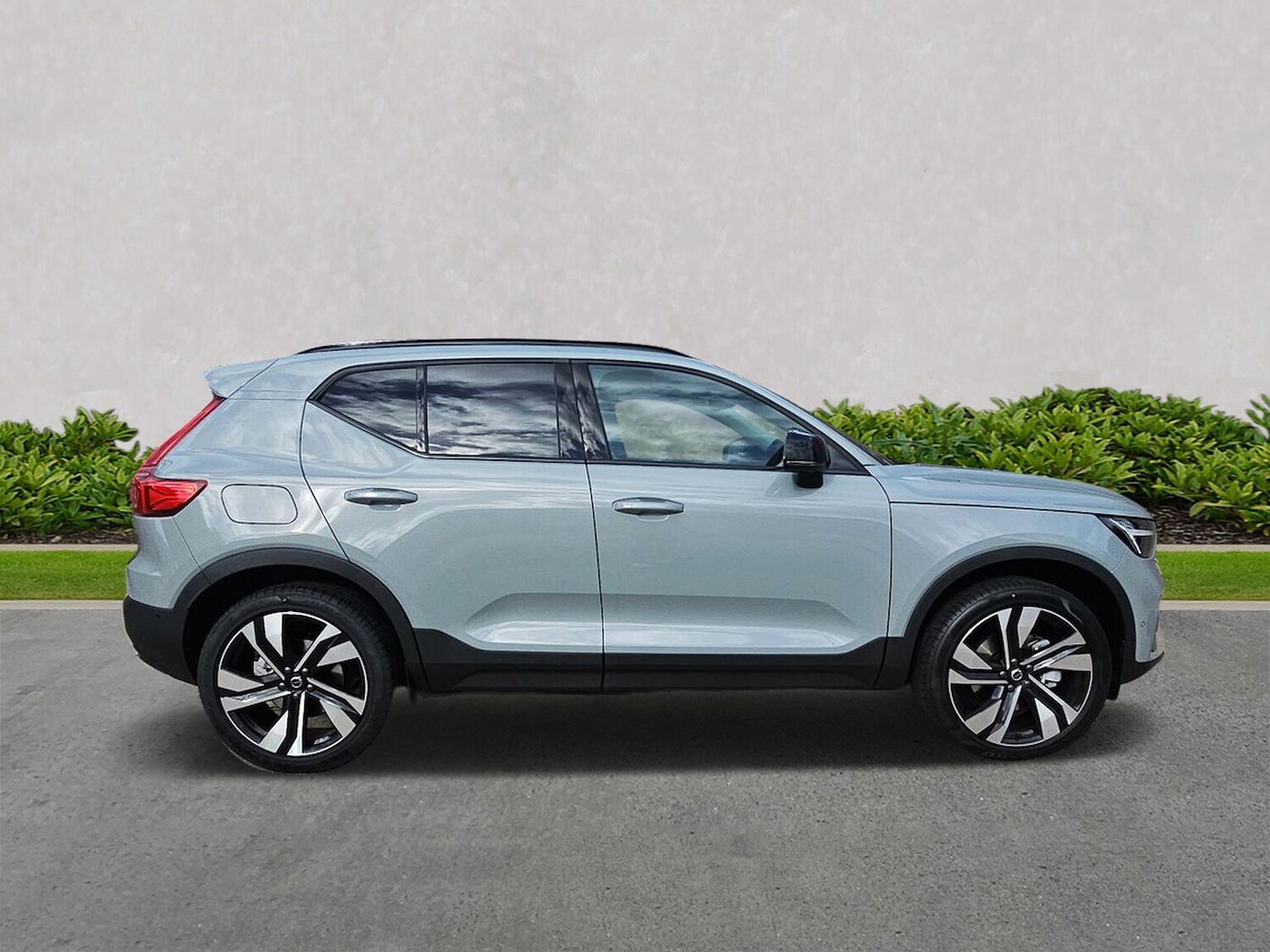 Used Volvo XC40 2025 for sale - 76220411: Photo 3