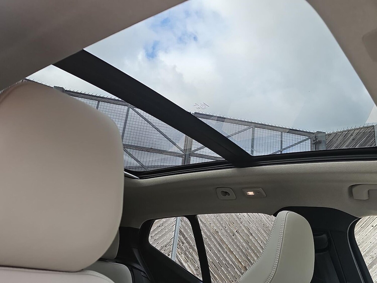 Used Volvo XC40 2025 for sale - 76220411: Photo 32