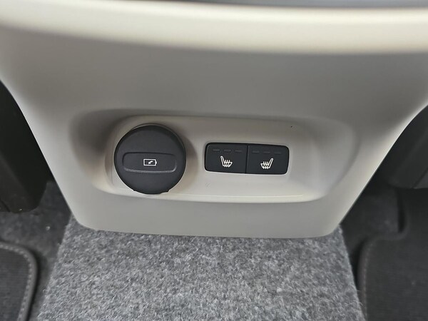 Used Volvo XC40 2025 for sale - 76220411: Photo 41