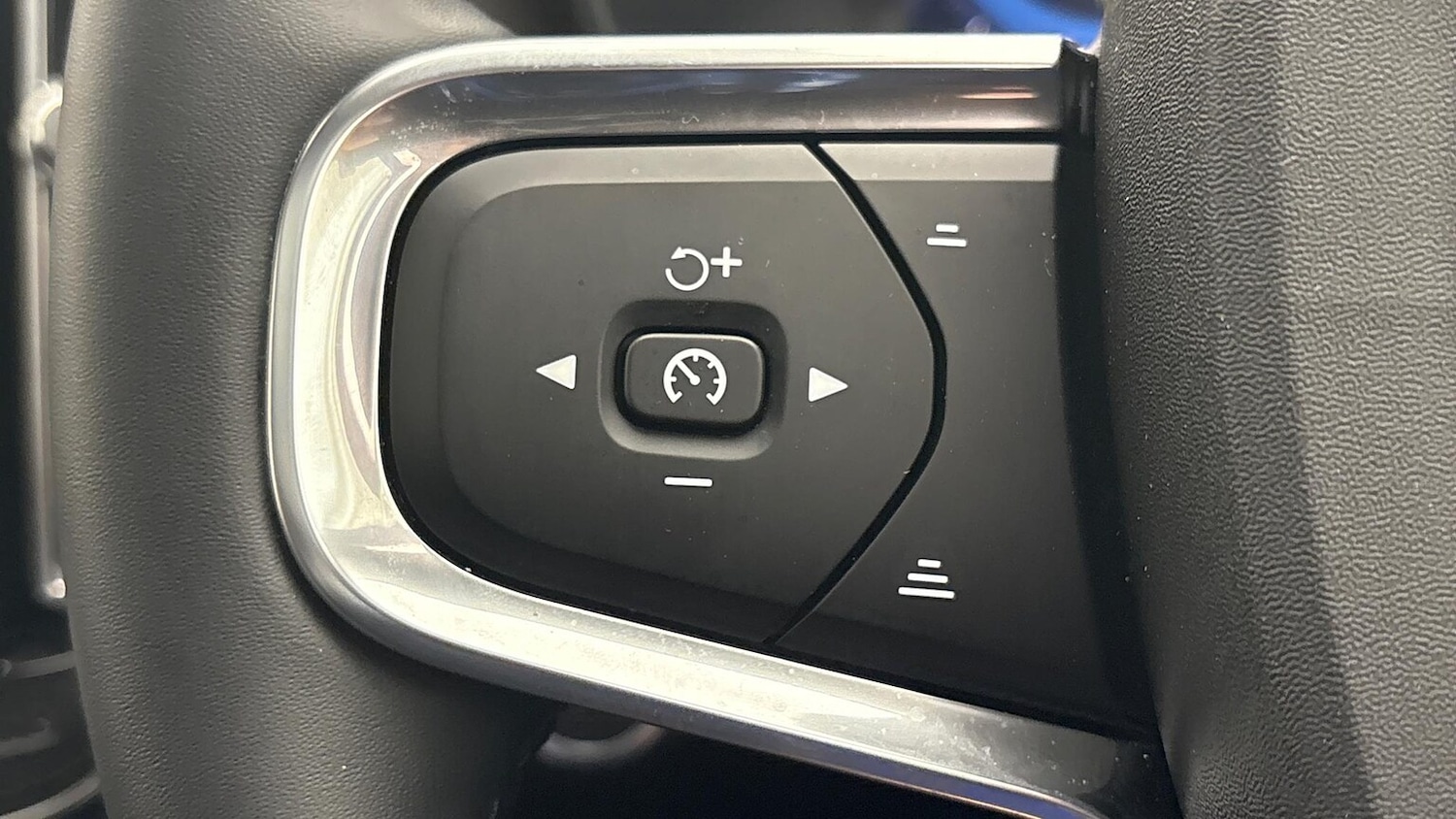 Used Volvo XC40 2024 for sale - 76471090: Photo 31