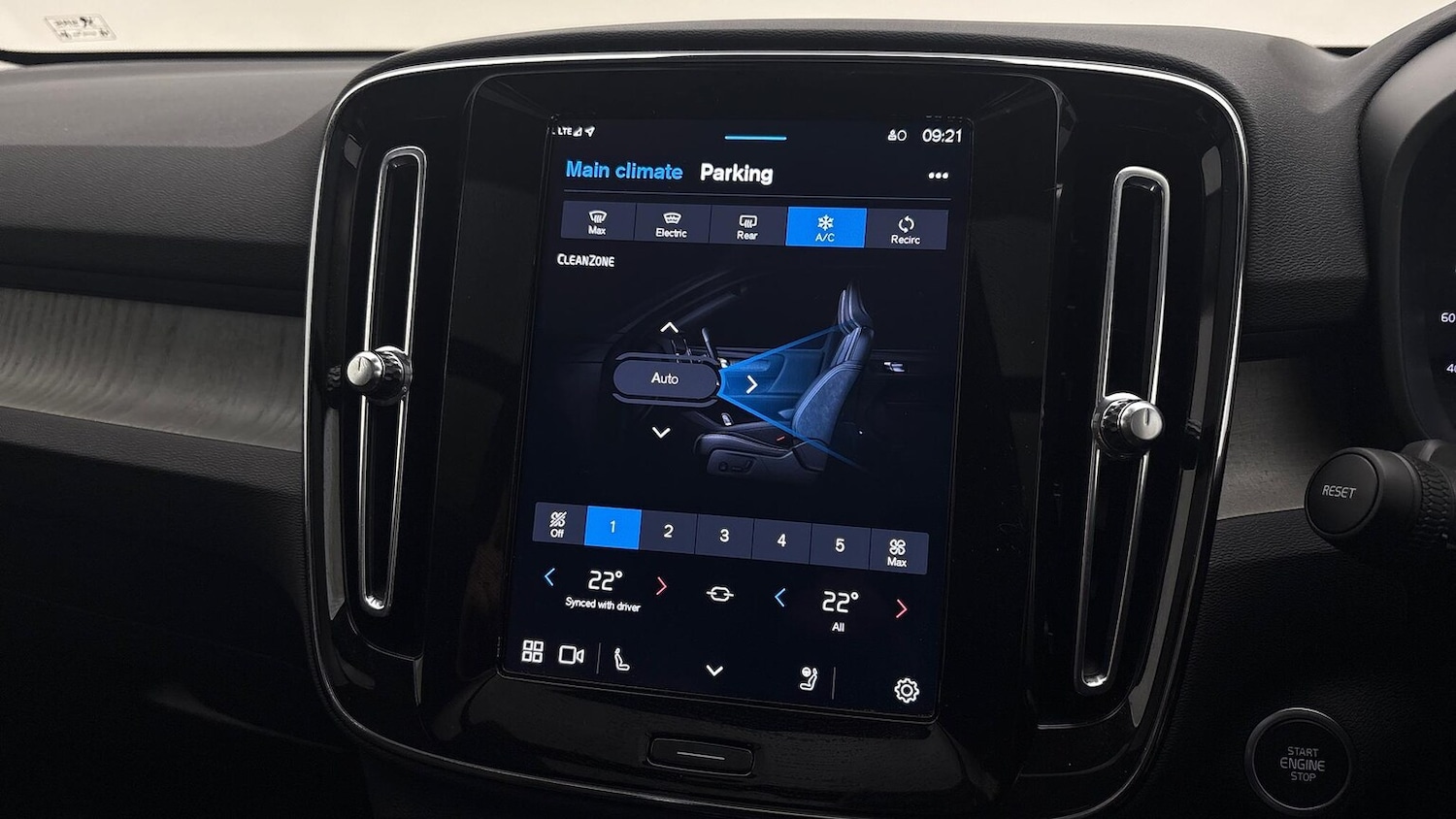 Used Volvo XC40 2024 for sale - 76471090: Photo 38