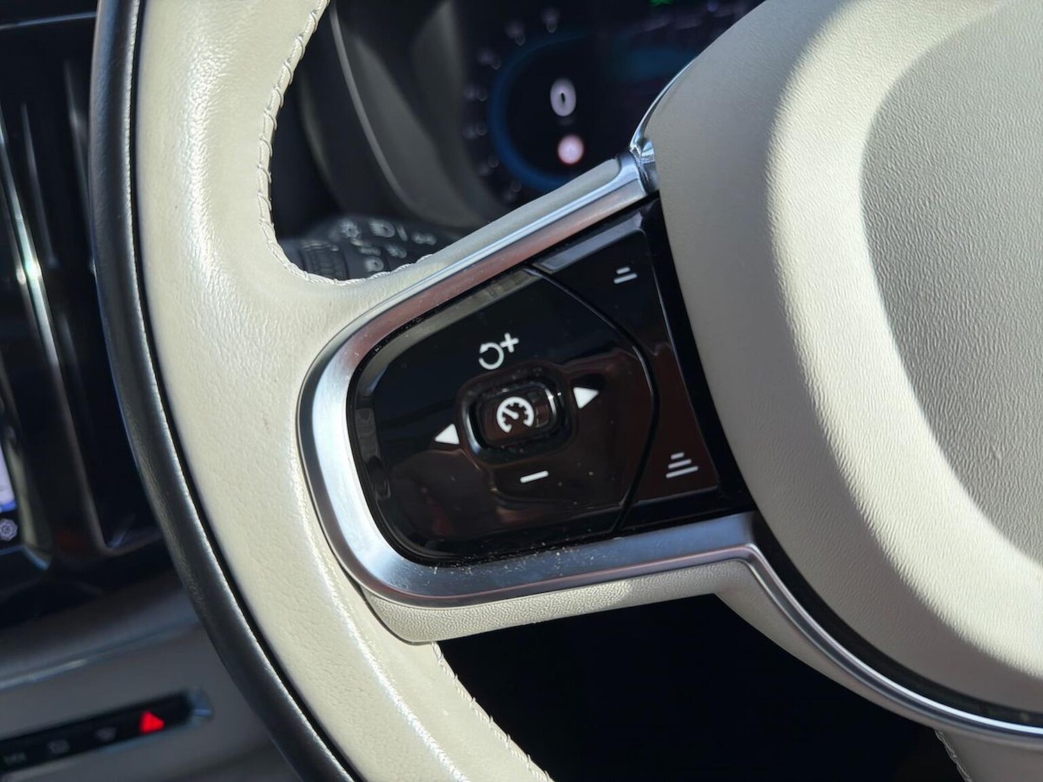 Used Volvo XC60 2022 for sale - 76461814: Photo 27