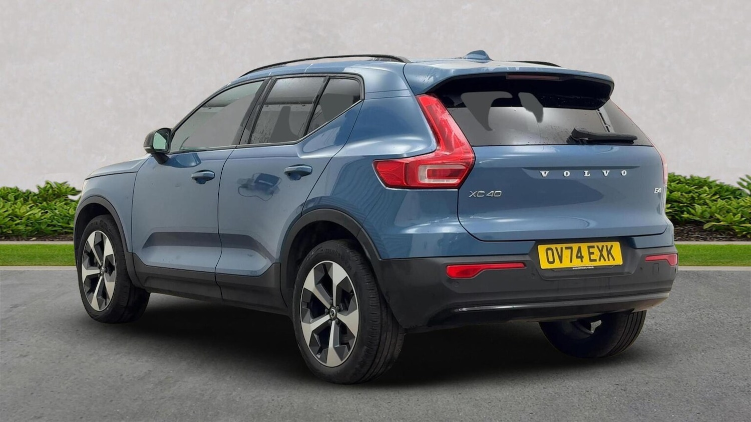 Used Volvo XC40 2024 for sale - 76016931: Photo 2