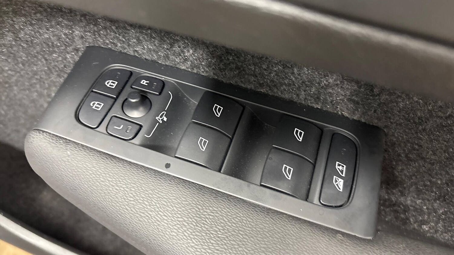 Used Volvo XC40 2024 for sale - 76016931: Photo 25