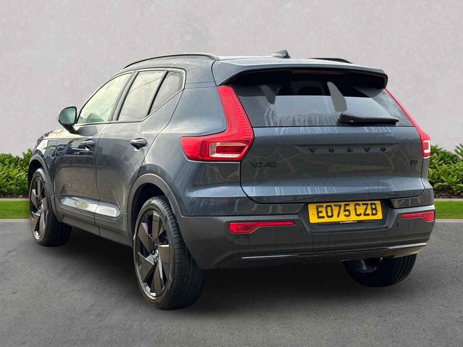 Used Volvo XC40 2025 for sale - 77487435: Photo 2