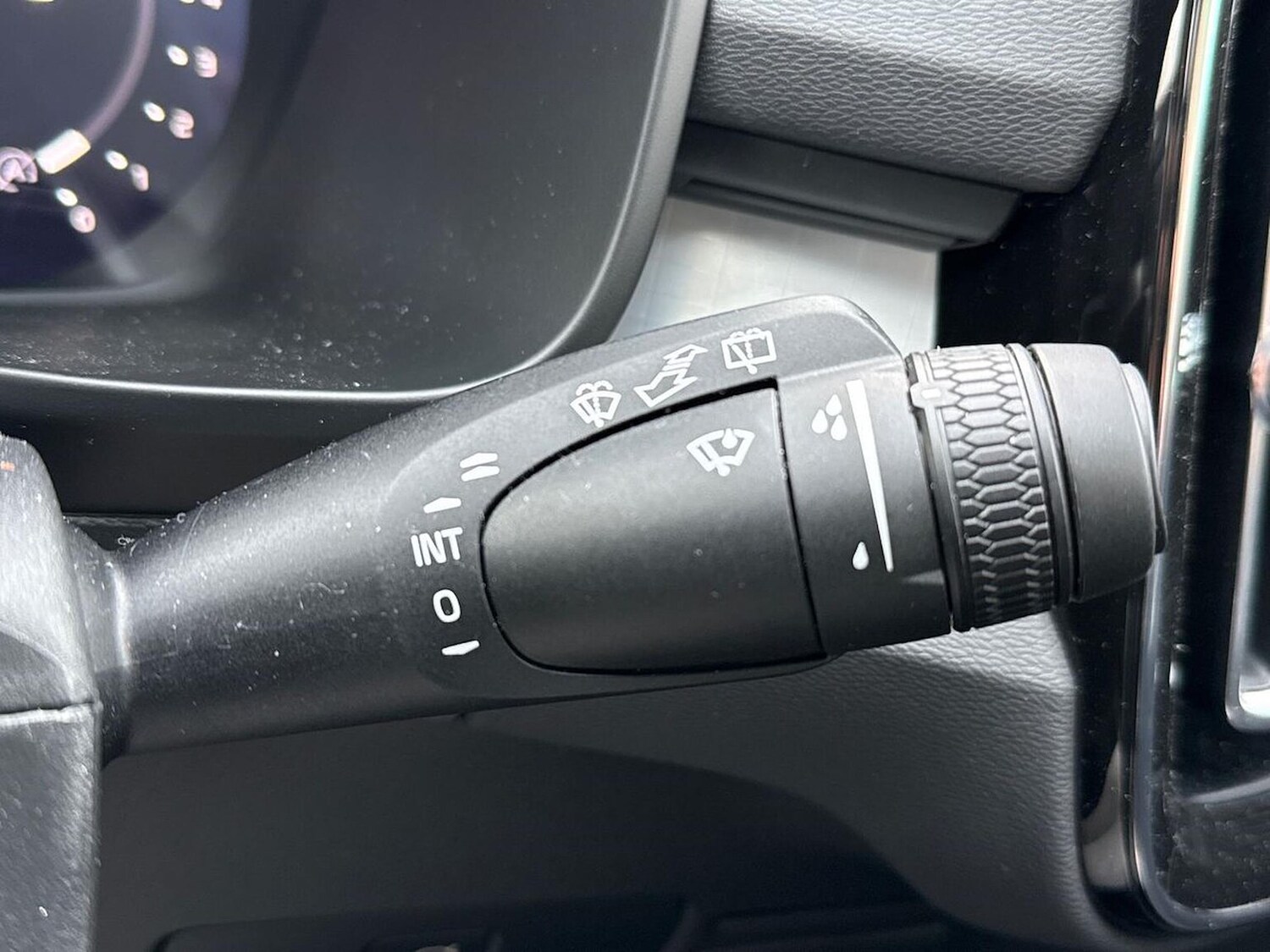 Used Volvo XC40 2025 for sale - 77487435: Photo 28