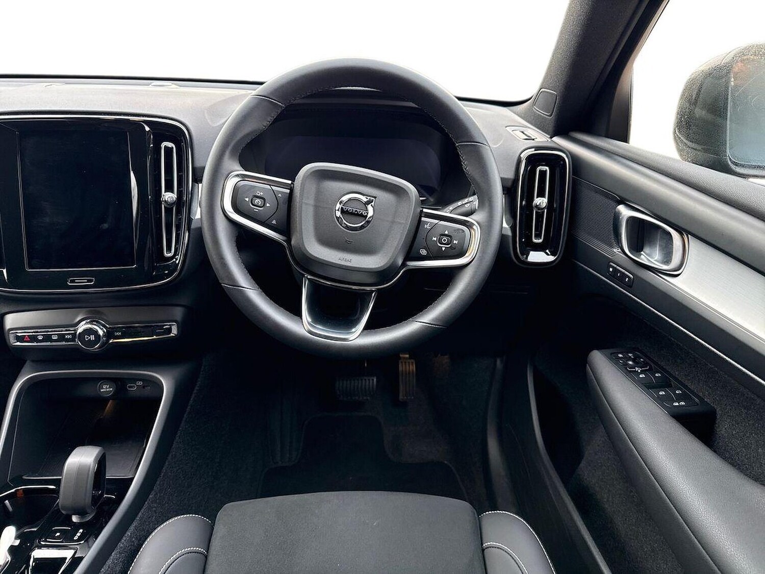 Used Volvo XC40 2025 for sale - 77487435: Photo 9